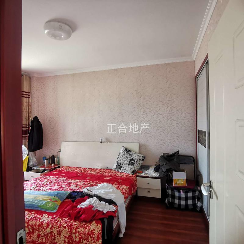 亏本出，新城壹号，小高层，精装三房，中间楼层，单价4700！