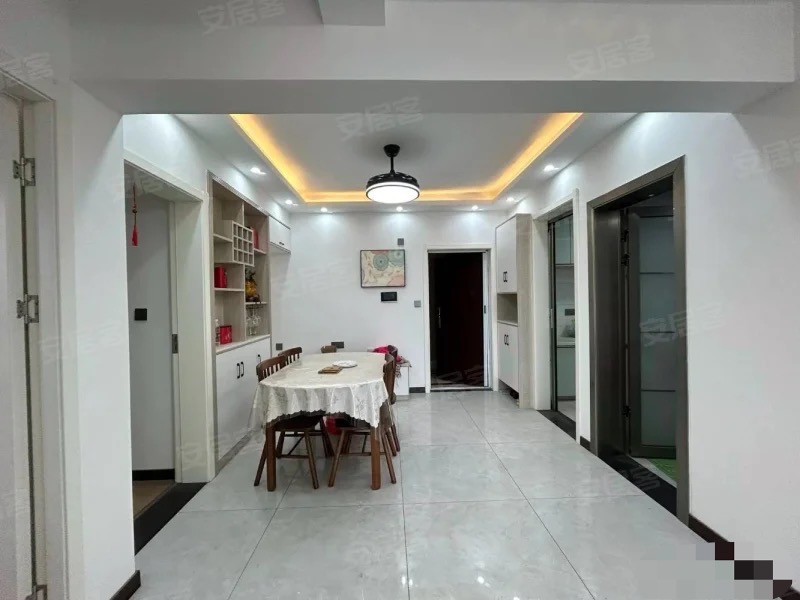 369，一中附近，电梯精装三房，9.9成新，好楼层，正规小区，南北通透