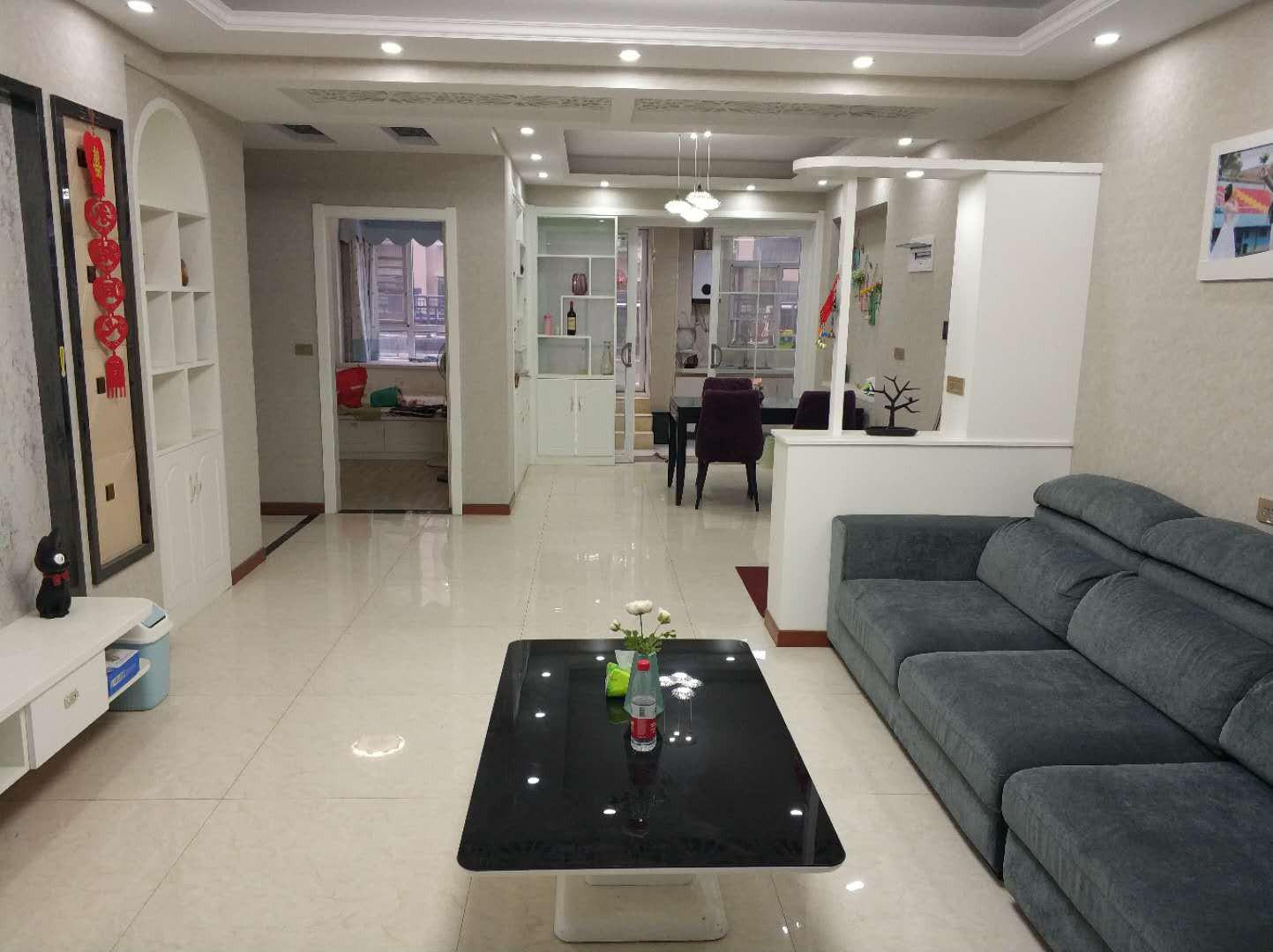 城南，沔阳公馆，带露台，小高层1梯2户，精装三房，全屋品牌家私家电，证满二