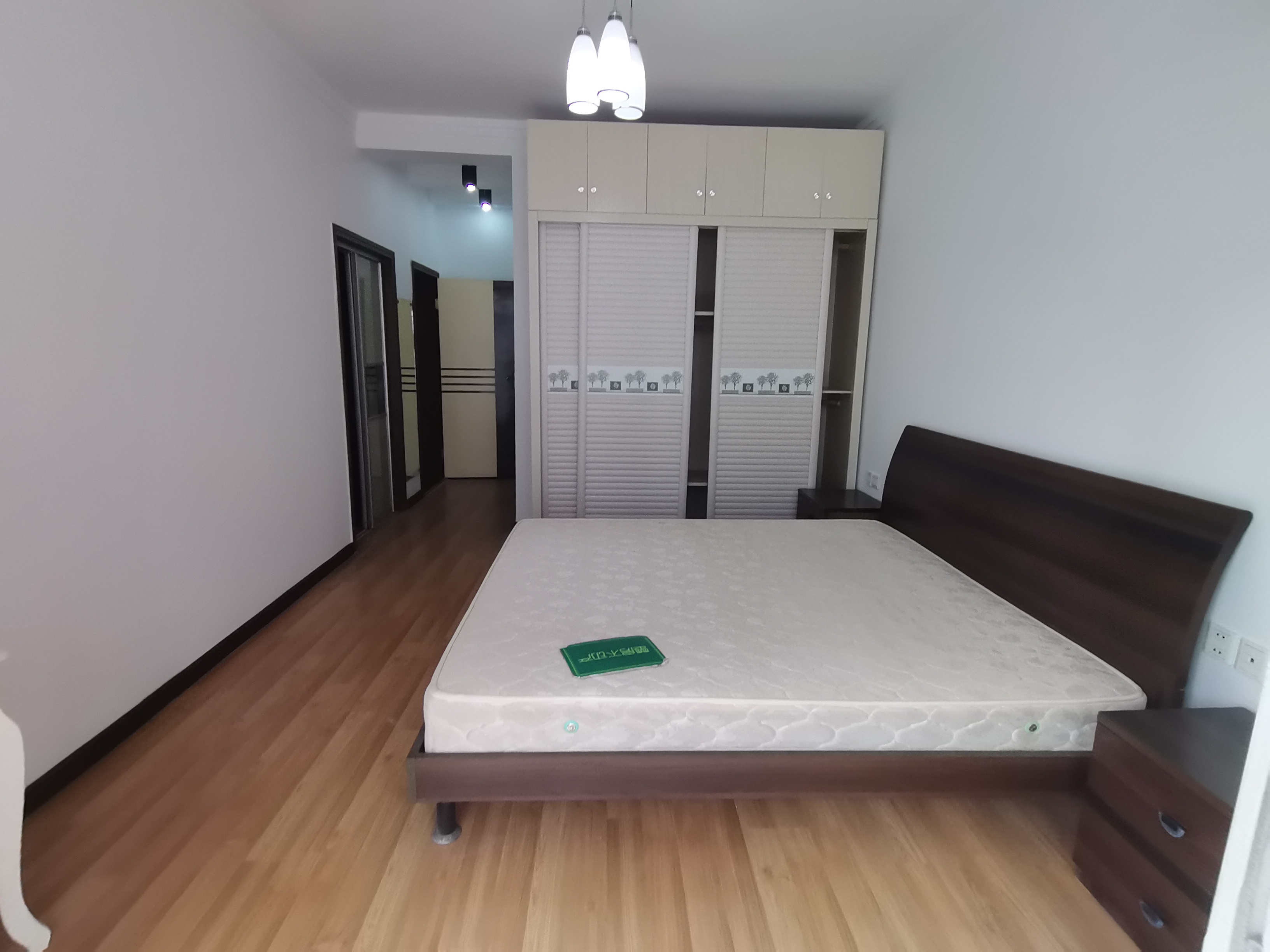 宏运名居精装三房中间楼层看房方便房东诚意出售