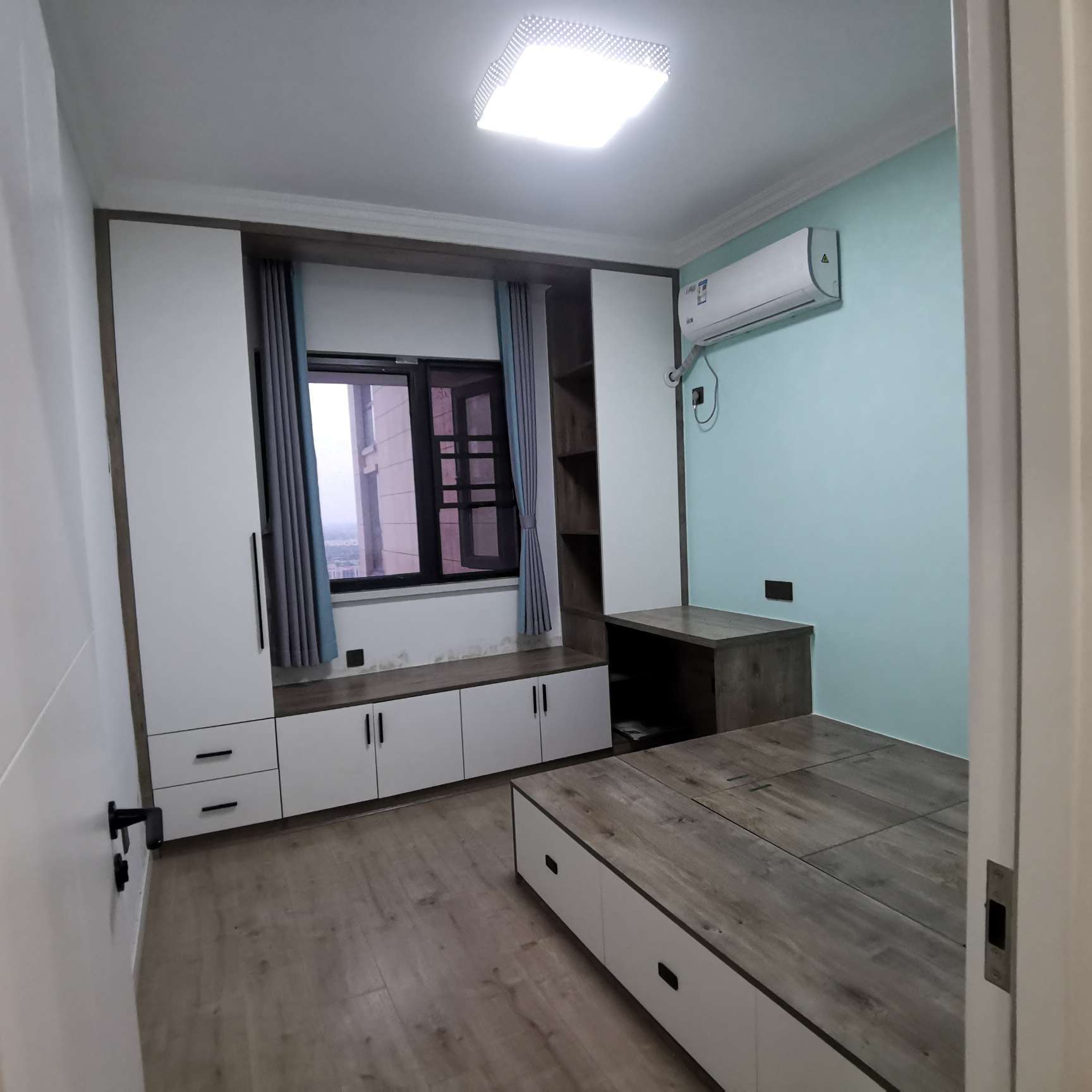 蓝天新城3室2厅2卫新装修保养完好家具家电全配优价出售