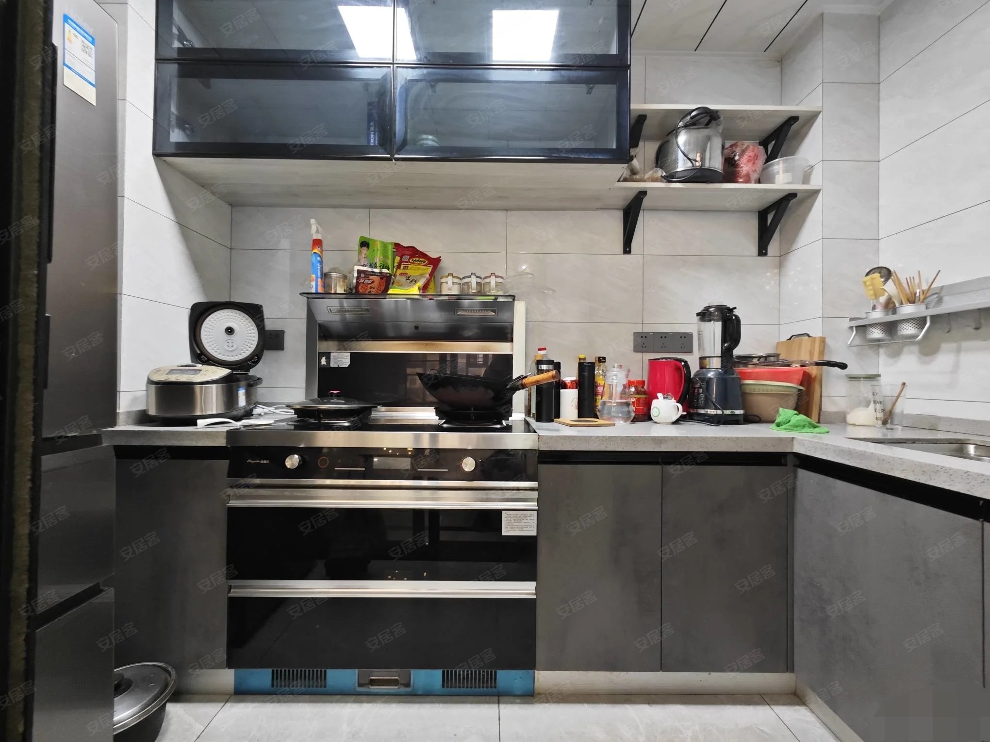 降价了，降价了，业主急售，仙桃xiao学旁，满庭春，新装修三房，证件满二，电梯好楼层