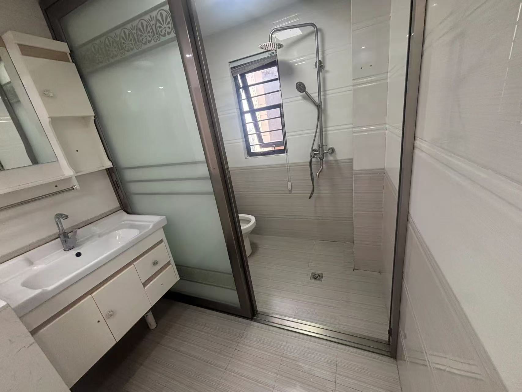 城南，元套未来城A区，精装单价4700，中间楼层，证件满二，