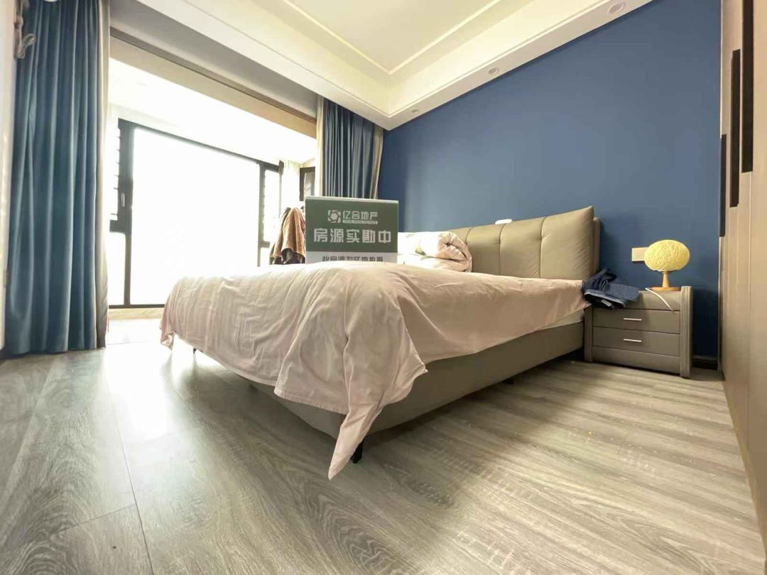 降价了，沔街头上，润泽天下，9.9成新，精装3房2卫，拎包即住。满二，好楼层