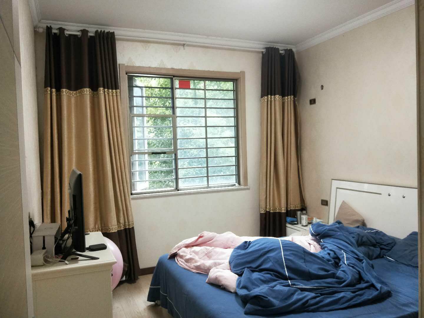 新妇幼旁，锦绣江山小区电梯精装修三房，售价67万