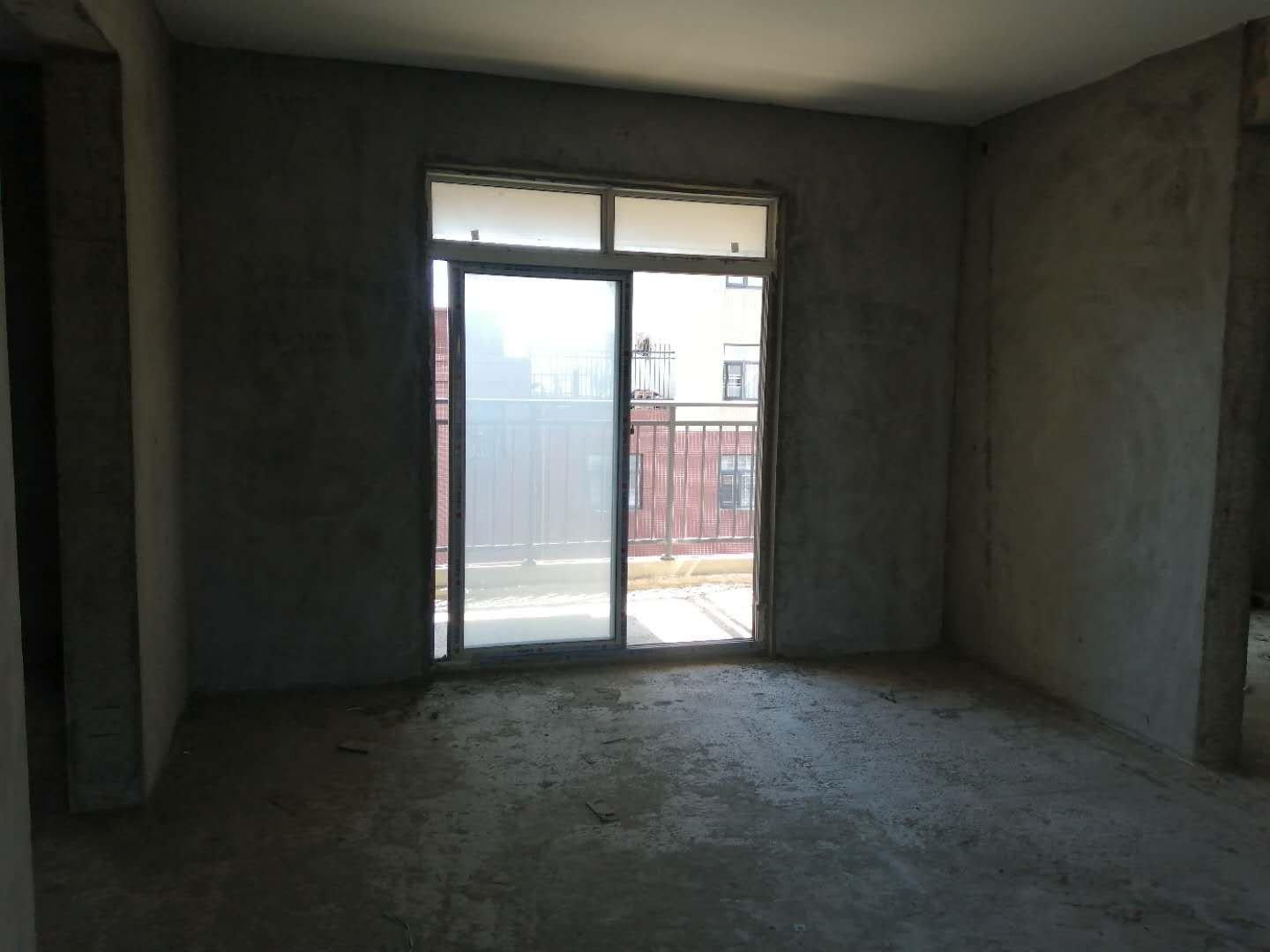 一中对面毛坯大三房，证件满二