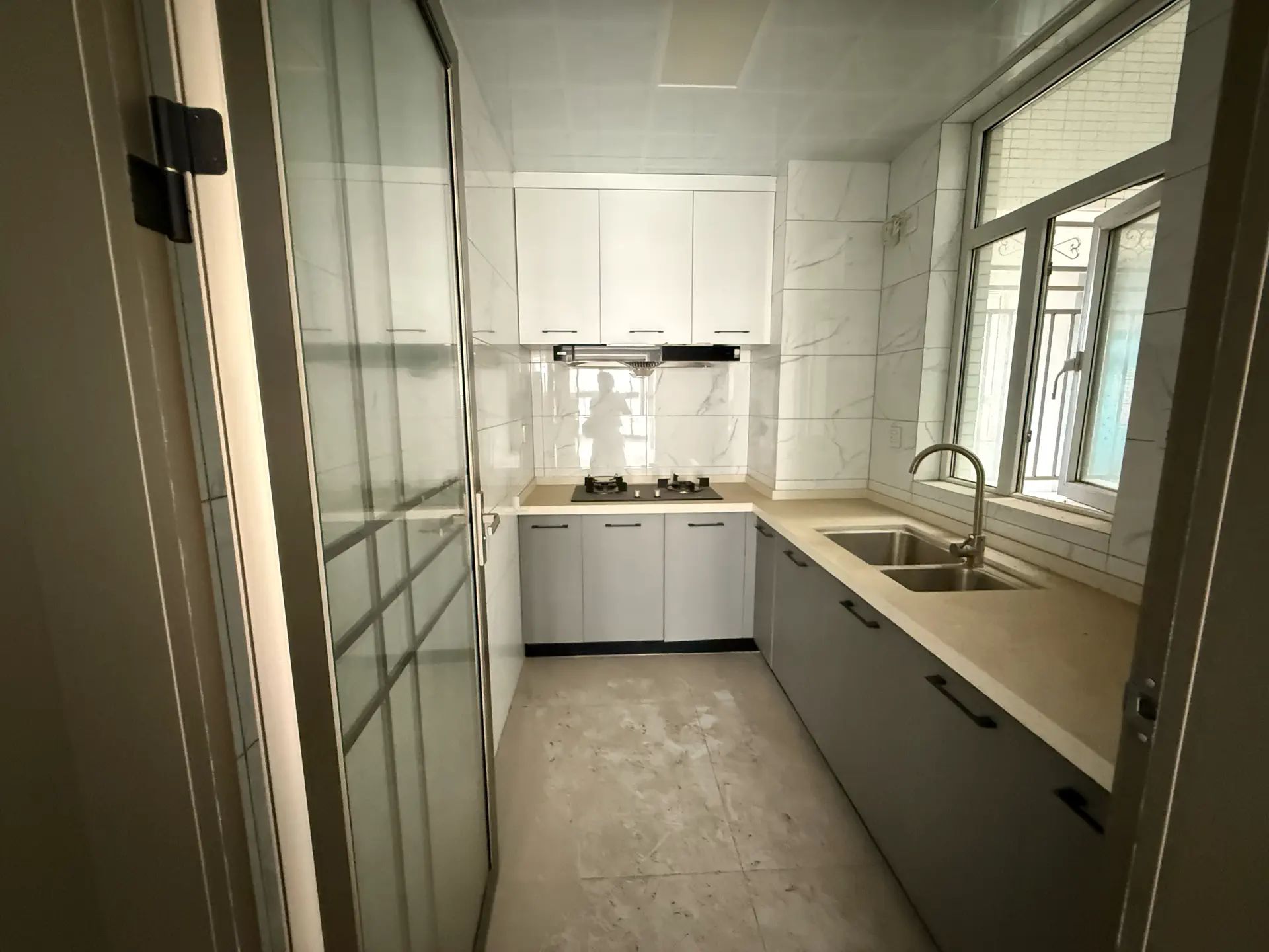 亏本出售，城南，沔阳公馆精装三房，全新装修，电梯好楼层，证满二