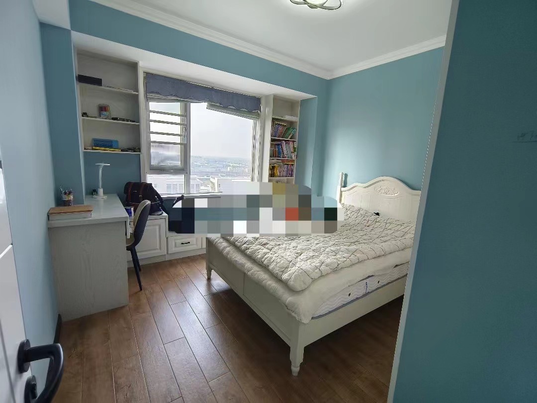 96，房东诚意出售，满庭春，精装四房，看中价格可谈，中间好楼层