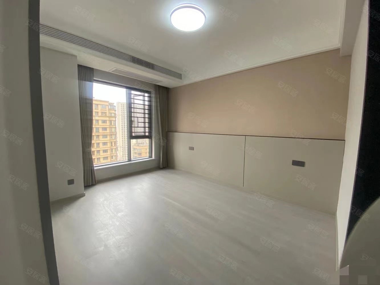 11，业主诚心出售，城南御台公馆，精装边户三房，全新装修，证满二，电梯好楼层