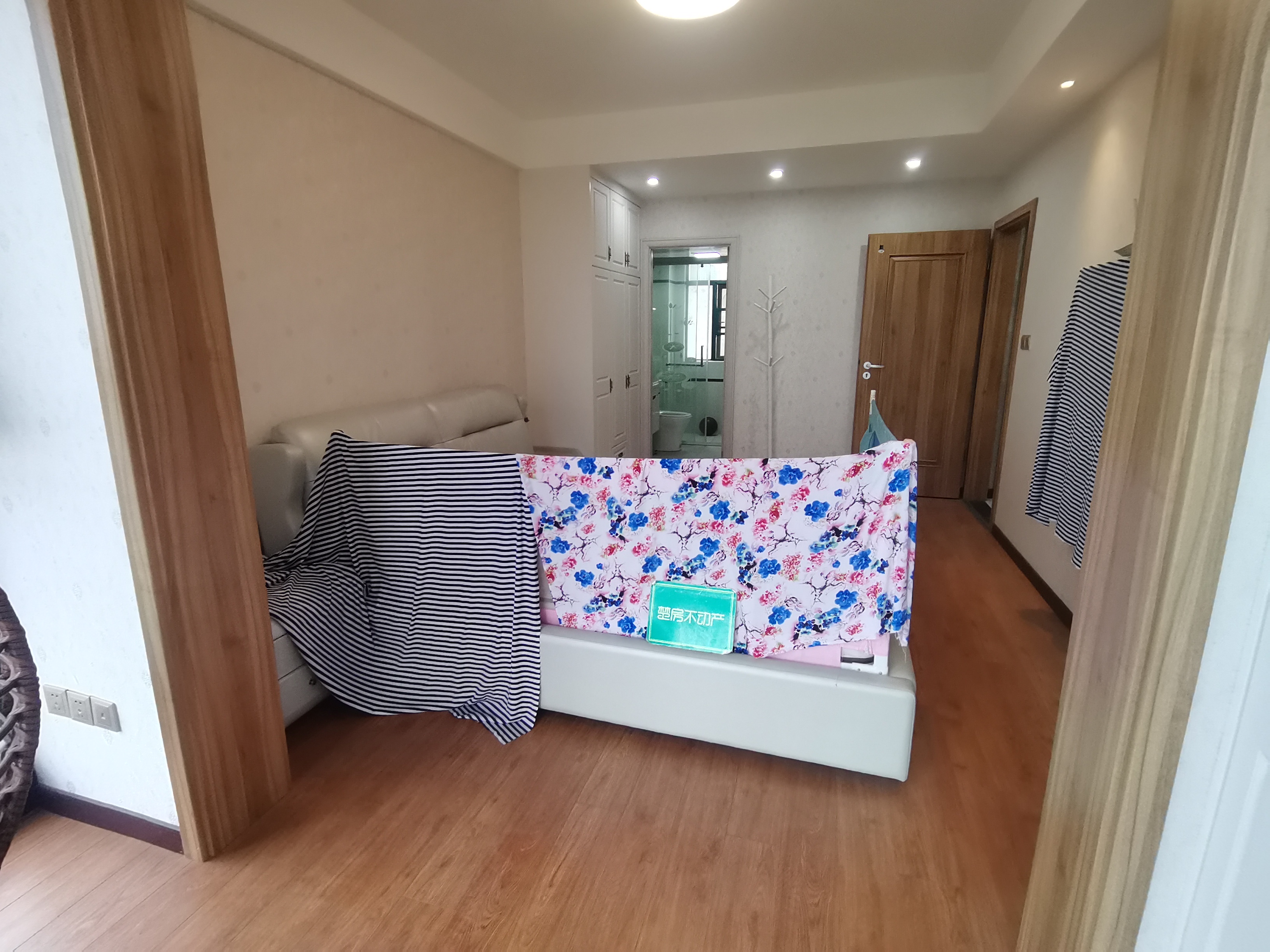 新城一号四期精装三房中间楼层户型方正房东诚意出售