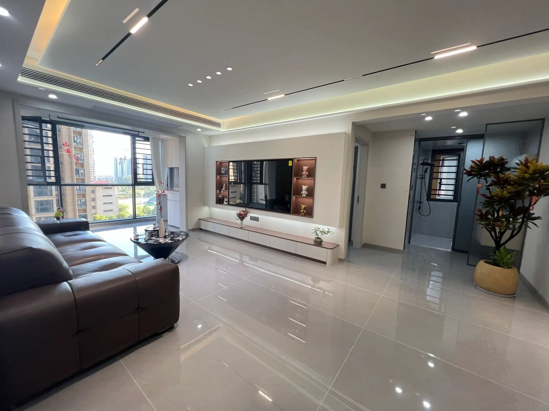 二中‮小二‬对面，森林国际，新全‬装修‮房三‬两卫，​电梯9楼，证满二，拎包‬入住