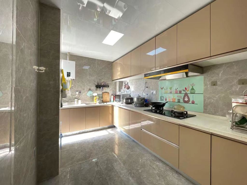 南国明珠，精装三房九成新，凤凰层