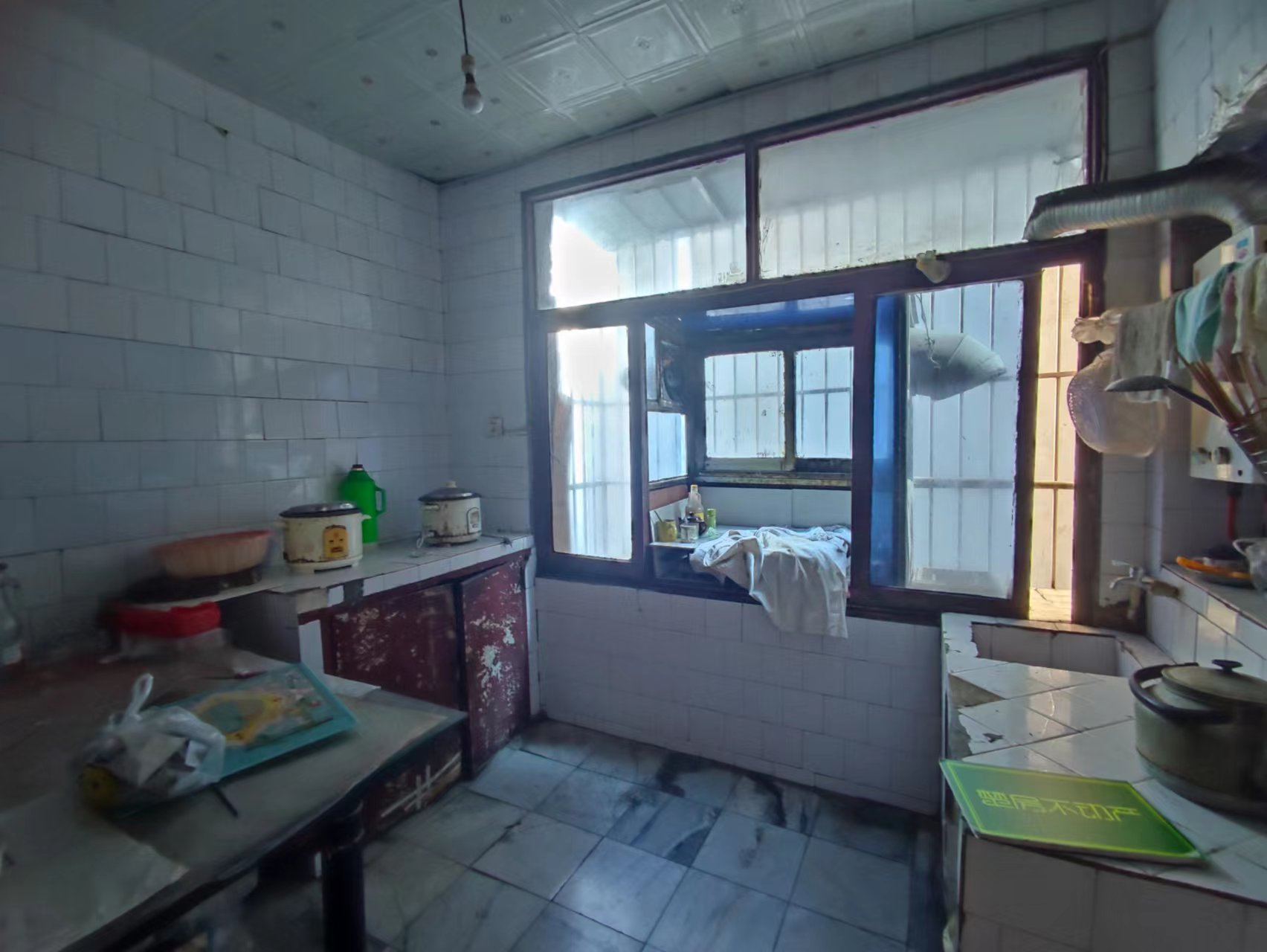 老八中竹货街步梯3楼证件齐全价格可谈急卖