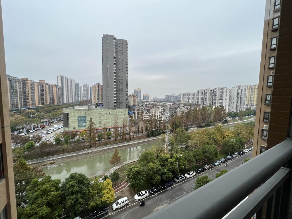 沔阳公馆毛坯三房二卫中间好楼层满二