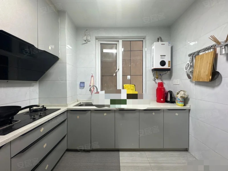 99，房东急卖，元泰精装三房，中间楼层，楼下商圈成熟，楼下就是三中，证满二