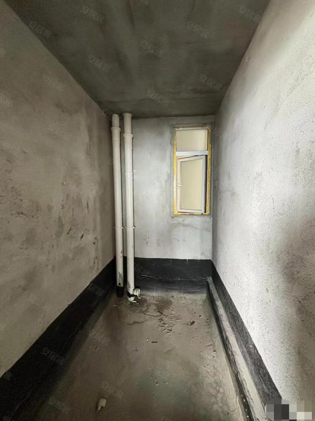 房东亏本出，南城郡，捡漏房，单价4500，好楼层，小区环境好