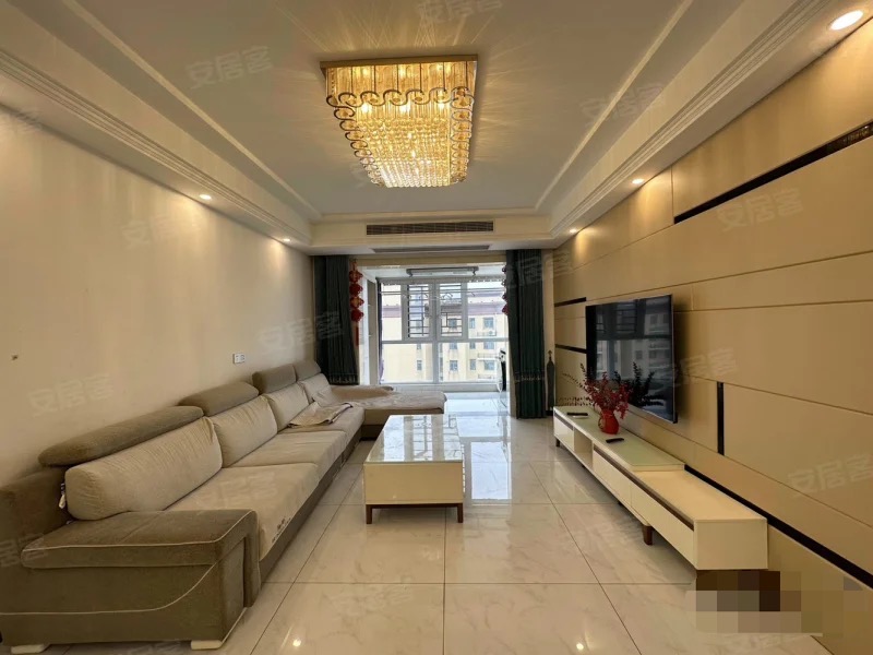 业主急售，城南新街， ​精装单价4700，精装三房，证满二，不介意🉑联系看房，