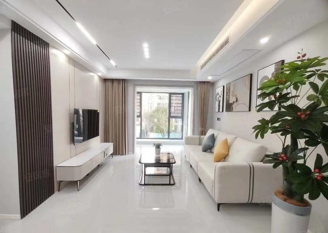 51，降价了，城南新二中，二小对面，全新装修，一天未住，三开间朝南，证满二，带露台