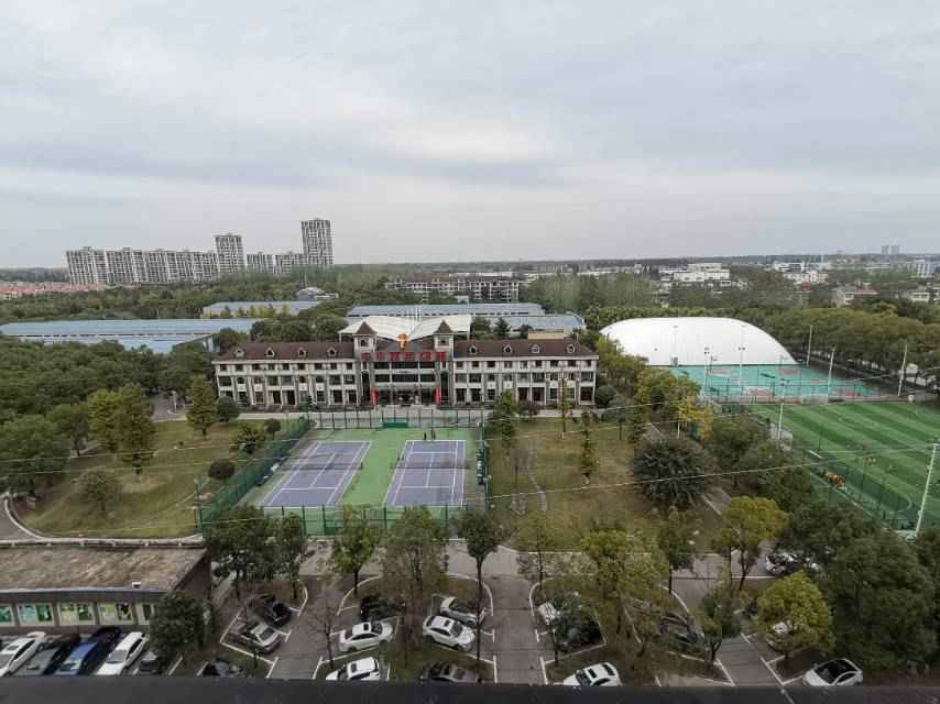 急售…绿地华庭天然氧吧，上下分层两户进出，产权面积254平米，使用面积315平米。