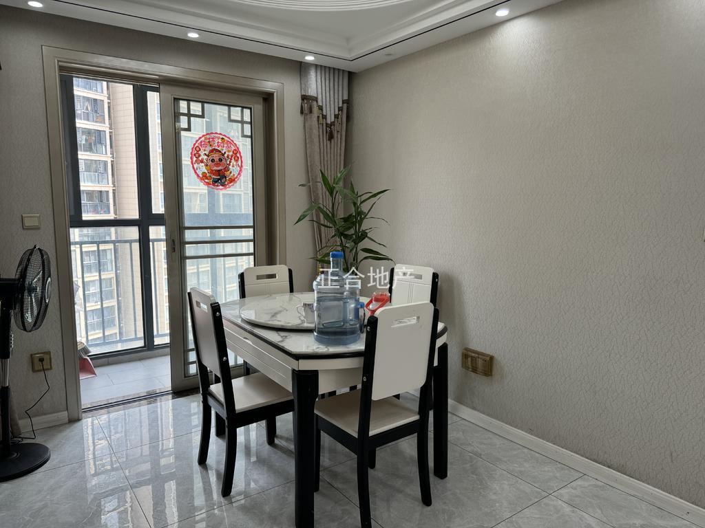 降价了，森林国际，​全屋中央空调，装修成色新，​大阳台户型到位，房东急售，好楼层