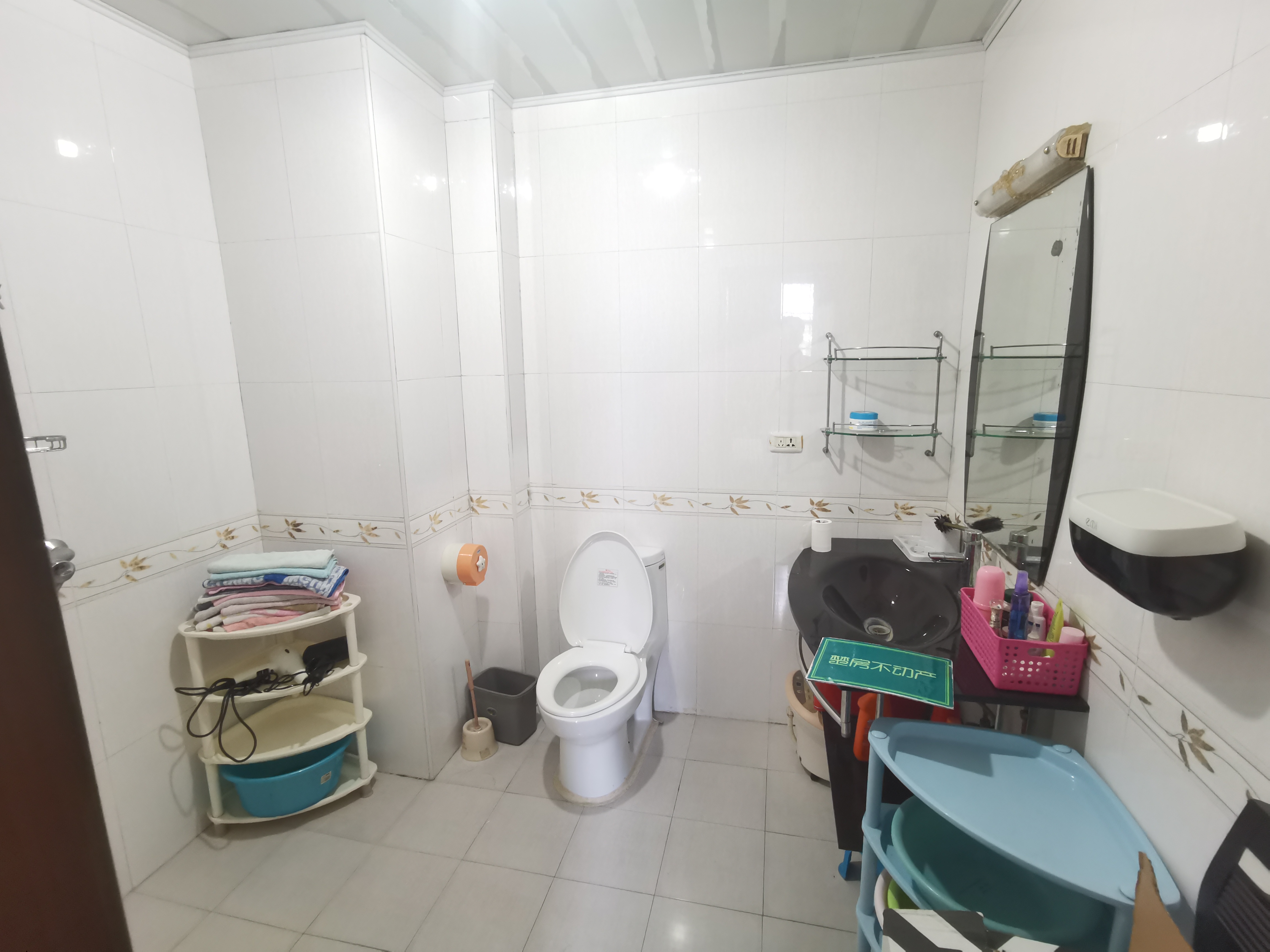 宏运名居精装大三房，少有的错层，房东诚心卖