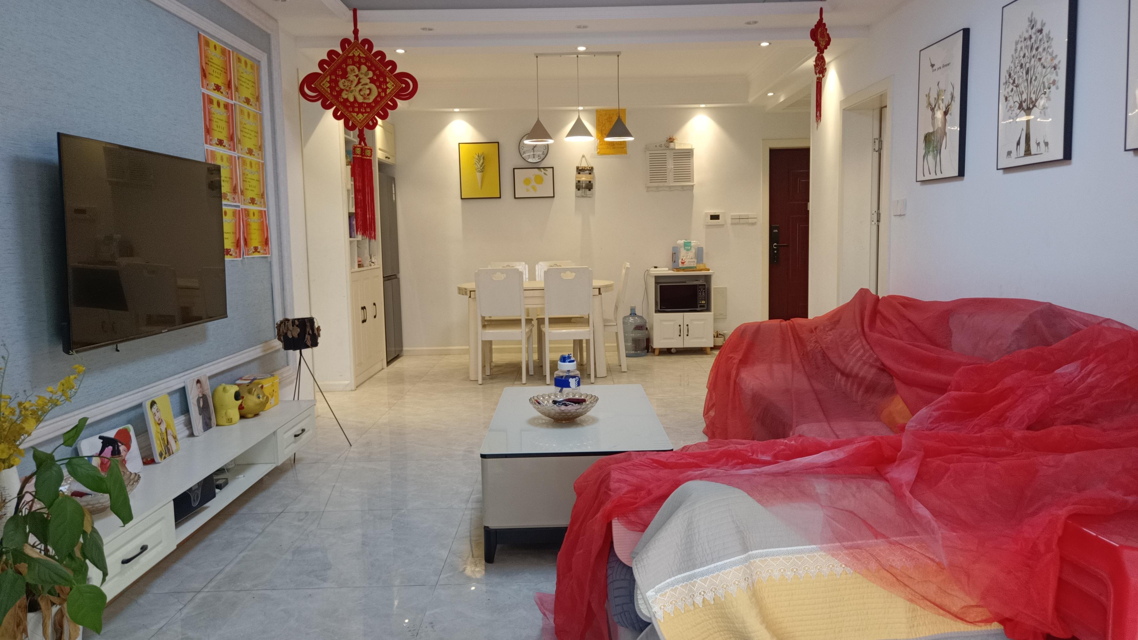 满庭春3室2厅2卫  精装修 家具家电全送 保养完好 优价出售！