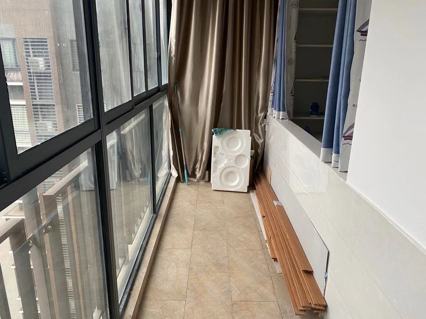 世纪雅园9成新精装四房视野采光好的冒的讲可贷款看房提前电话