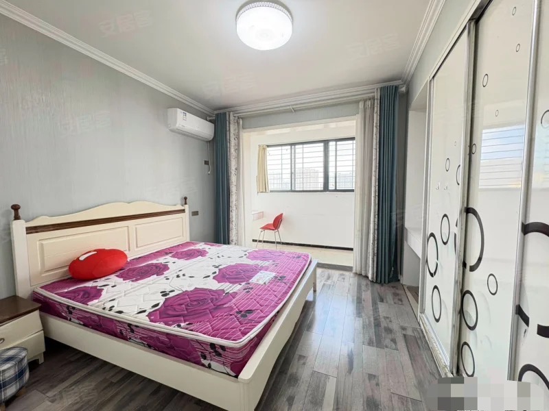 城南，新街旁，电梯17楼，精装两房，上元泰三中，成色新，视野开阔，无遮挡，