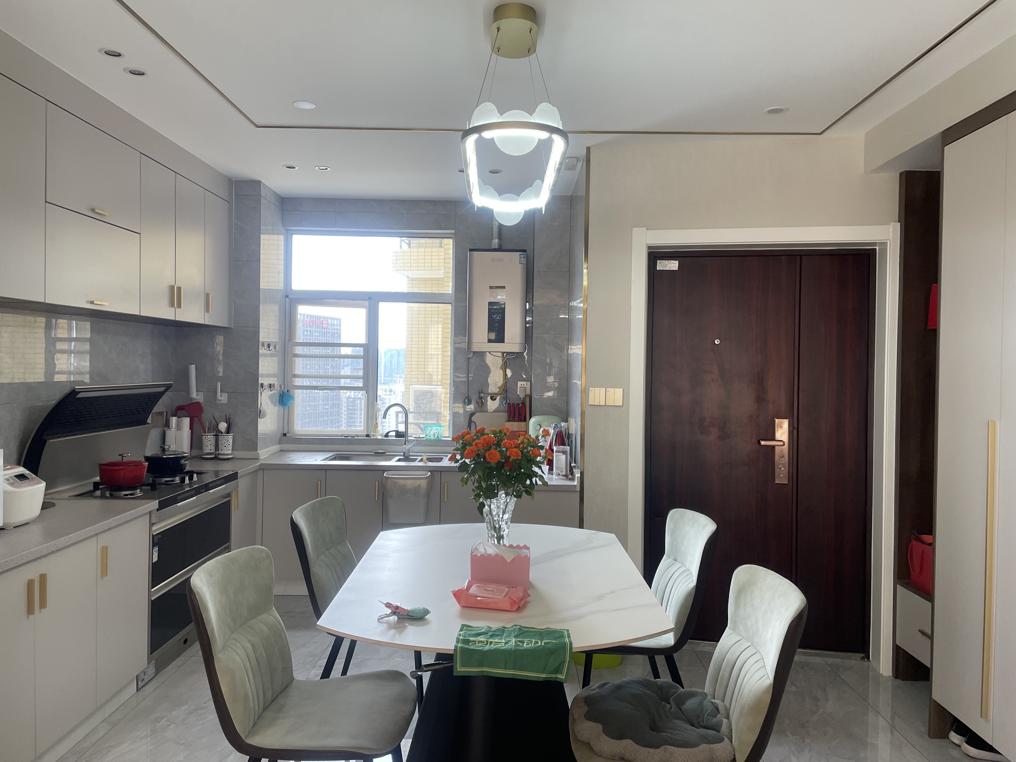 城南领秀城.精装三房.现代风格.边户.视野好采光好.小区绿化环绕.拎包入住