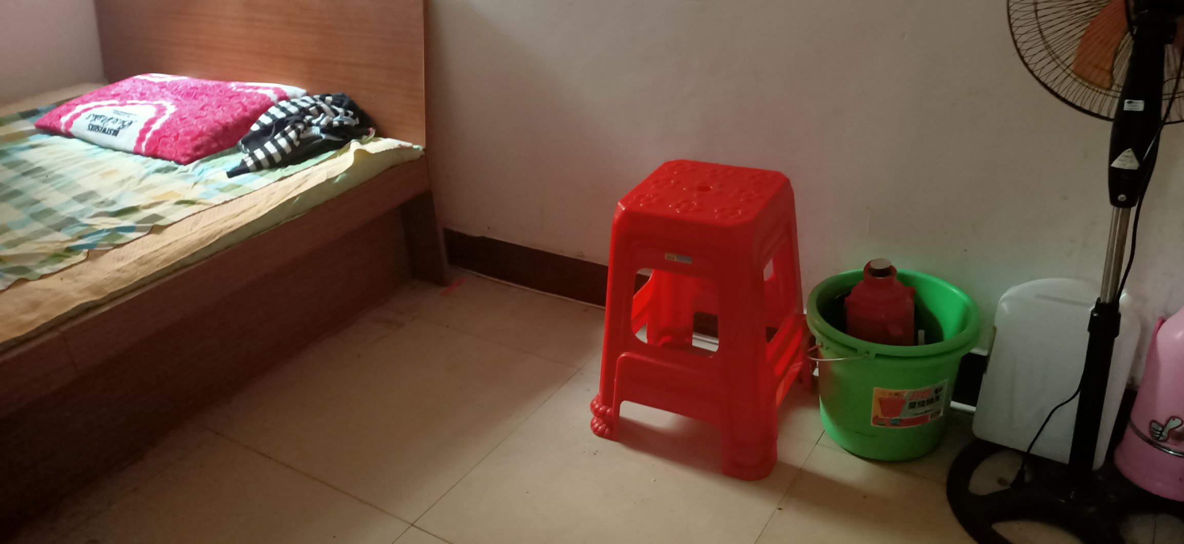 沙嘴菜场旁好楼层108平，三室两厅一卫，南北通透采光好