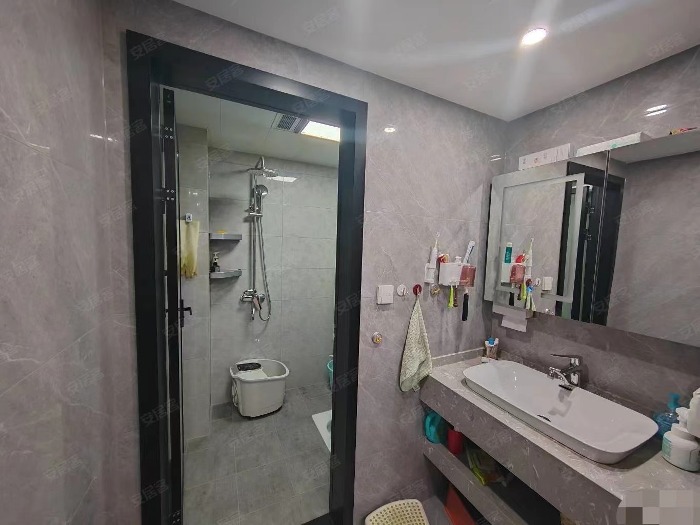 53，捡漏，森‮国林‬际‮冷翡‬翠，精装三房，‬全屋地暖，证‬满二