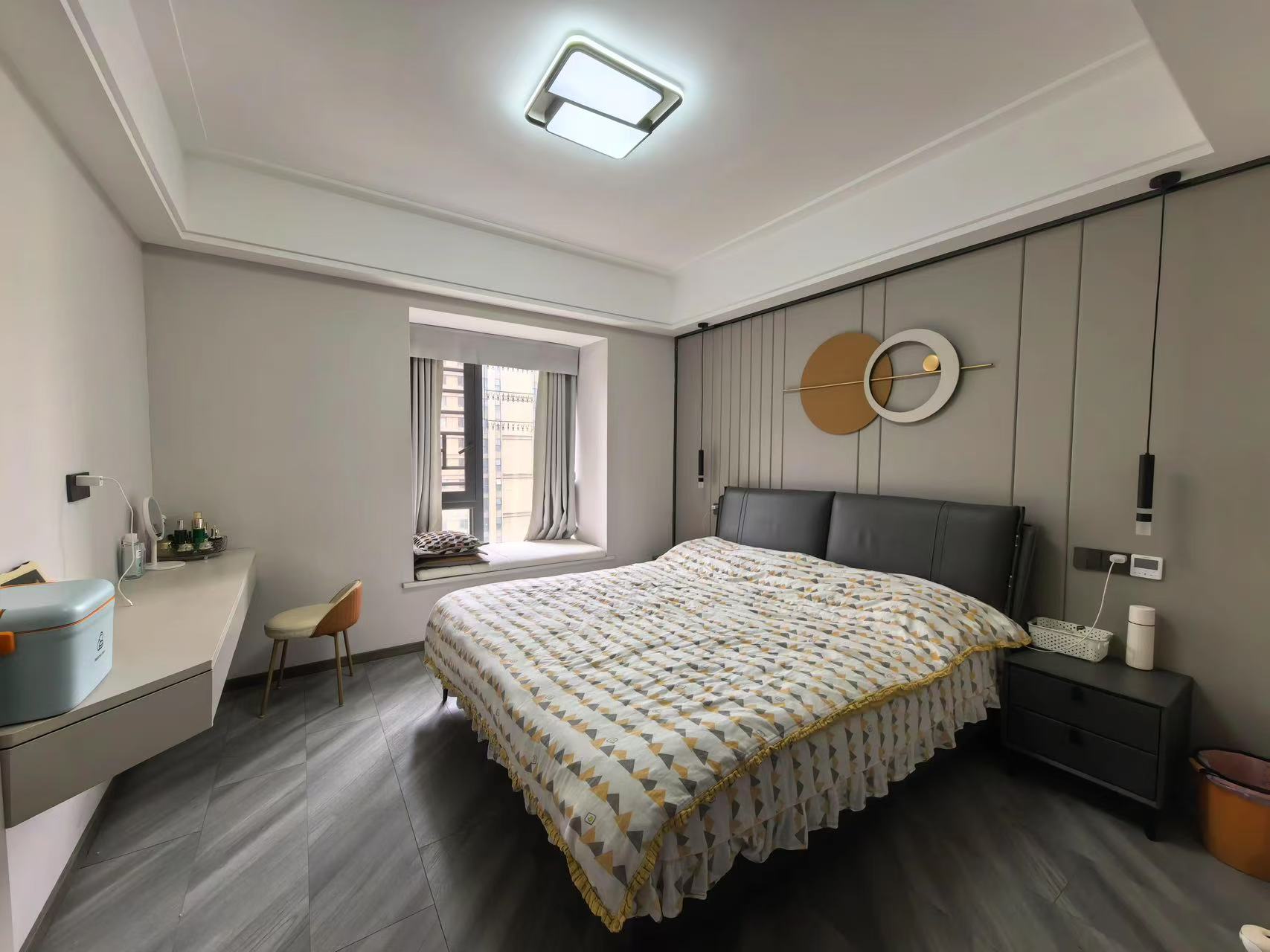 亏本出，城南，元泰未来城B2区，精装三房，成色新，中间好楼层，证满二