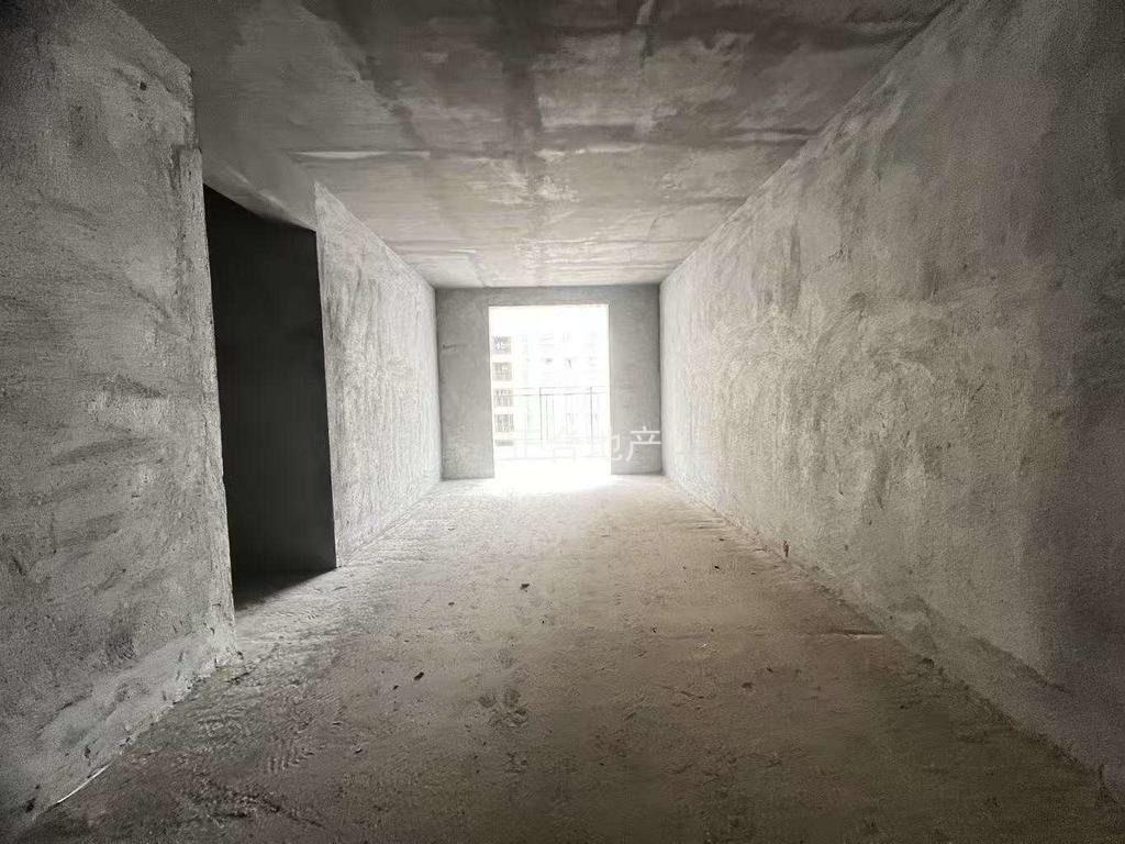 急售，城南朝阳丽景，毛坯大三房，中间楼层，采光视野好户型方正南北通透