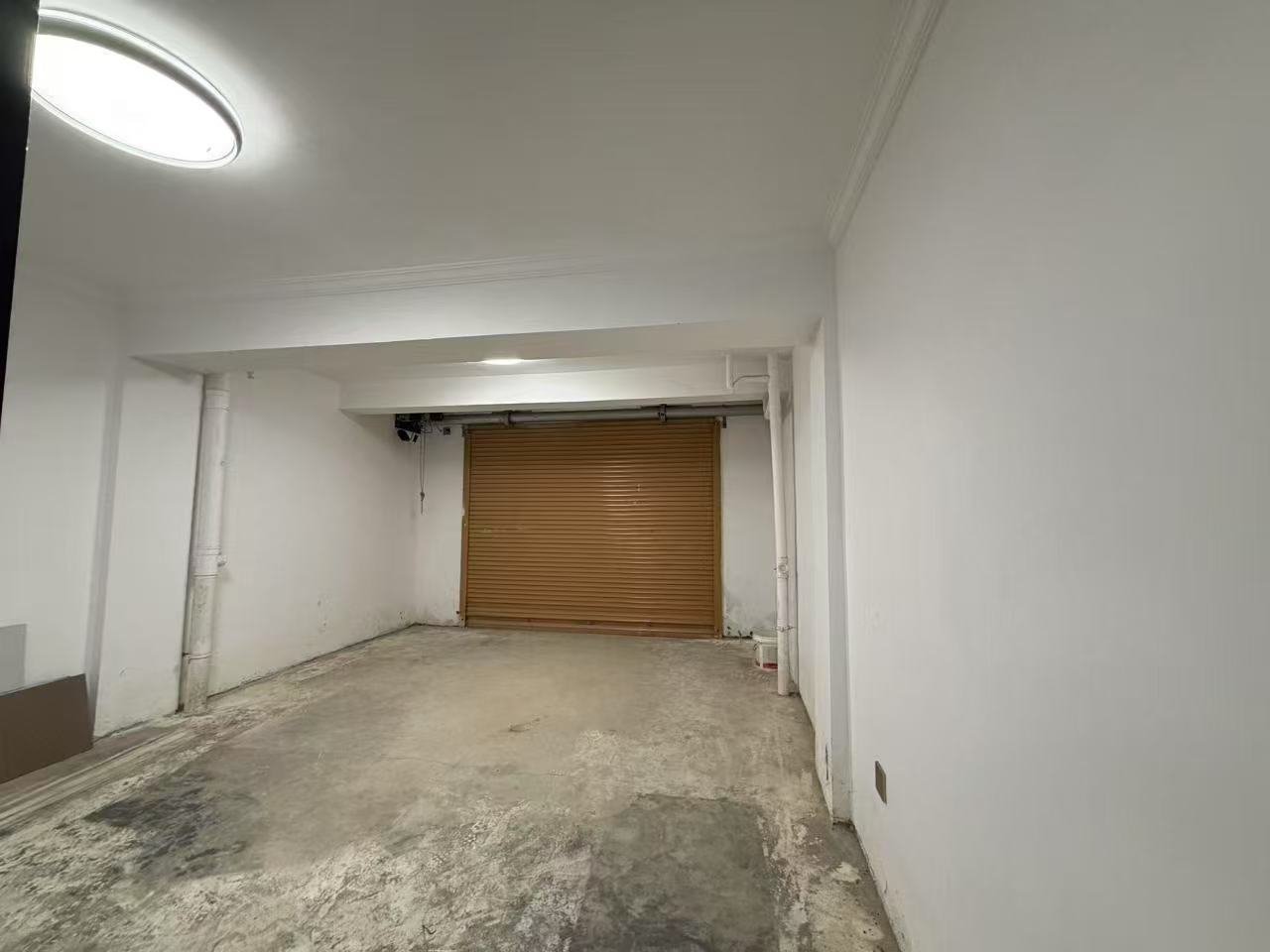 绿地香格里拉，豪装复式，五房四厅三卫，带院子、车库和路面车位，房东诚心出售