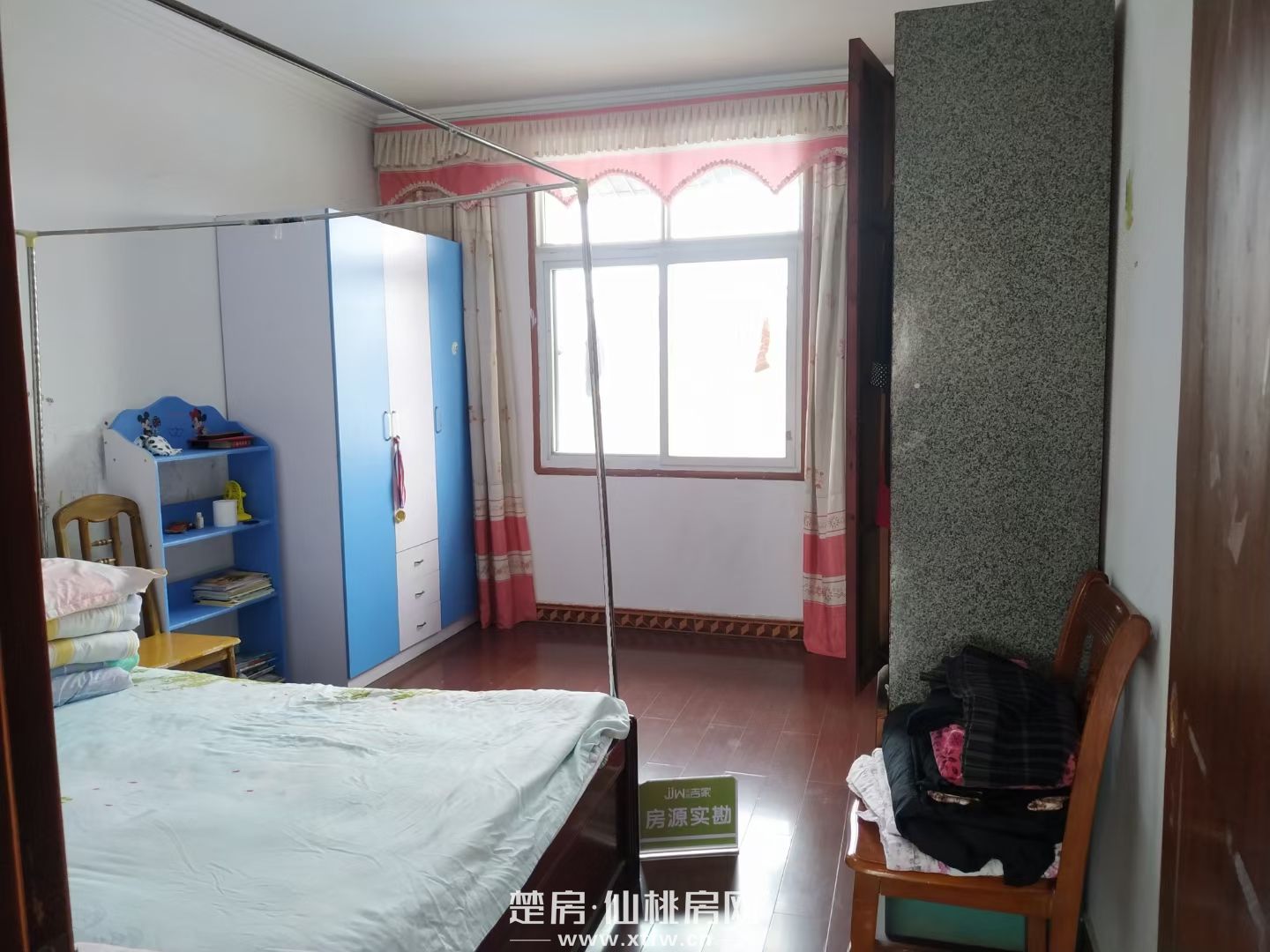 商城好邻居附近、市委招待所、大新路商圈地段、月亮湾酒店右边、138平米房加送138平超大阁楼储藏室