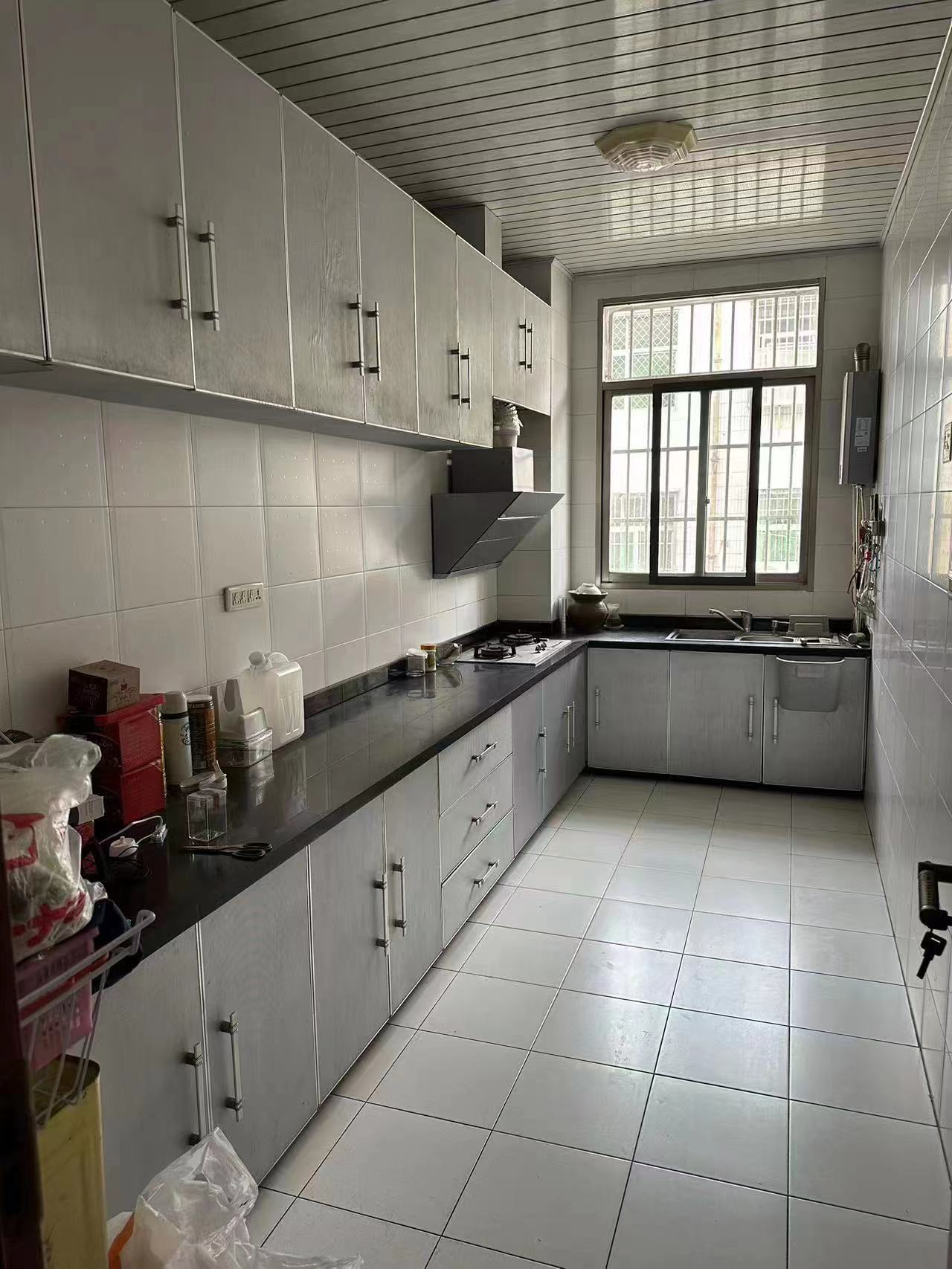 华宝小区.精装大平层.证件满二.看房方便