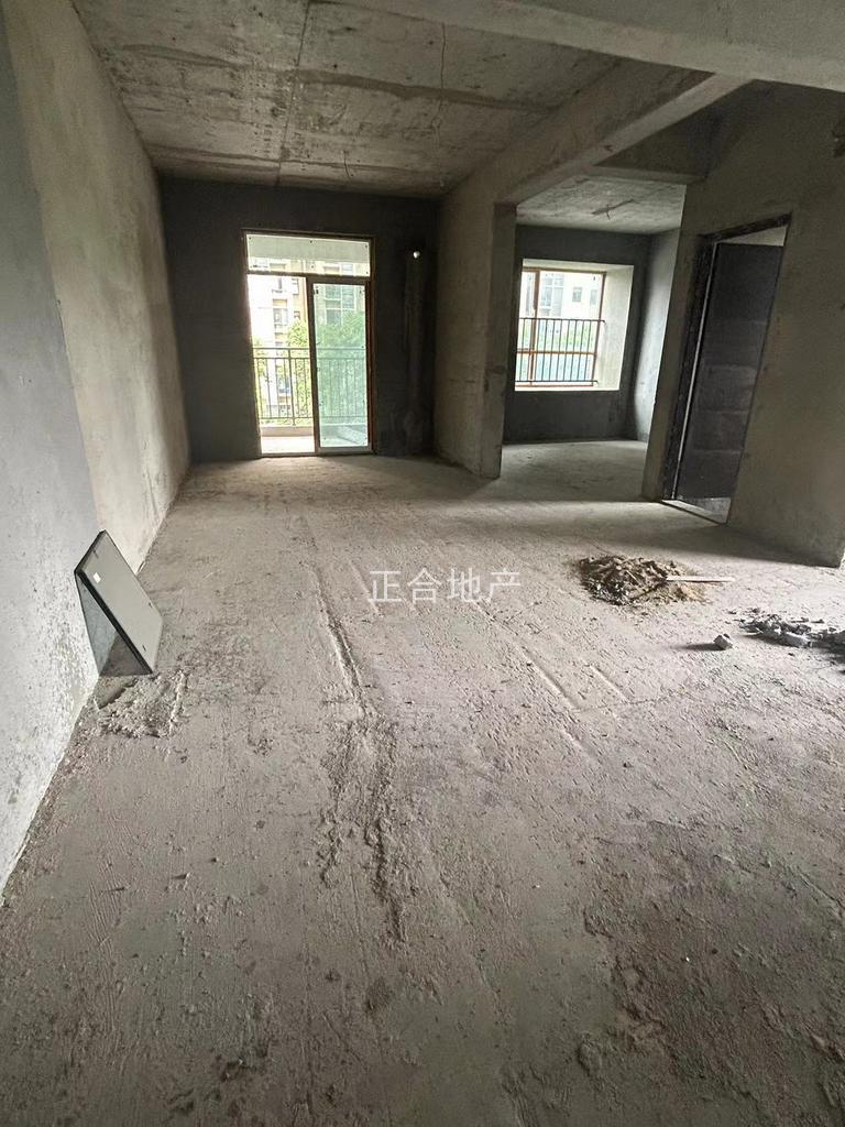 捡漏捡漏啦，康湾熙岸，毛坯四房，三个阳台，采光好，单价3800