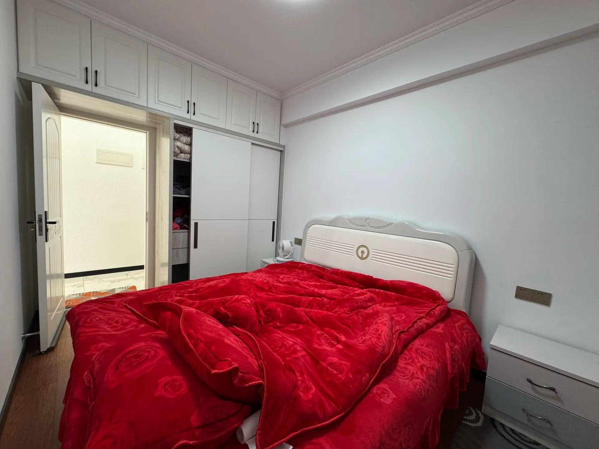 捡漏，康湾一品，3单价800，精装4房2卫，证满二，亏本出售