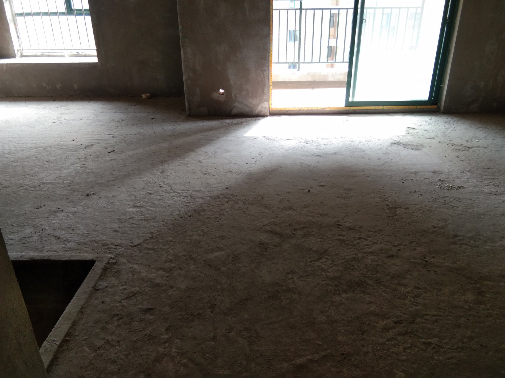 新城壹号五期毛坯小三房