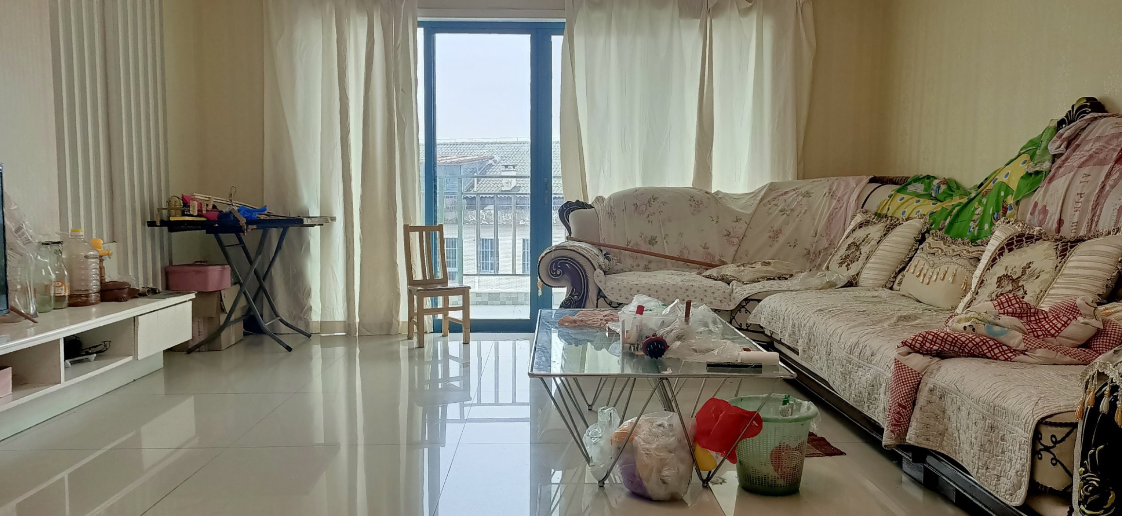 青青家园四期顶楼送超大露台，三室两厅两卫，小区环境好