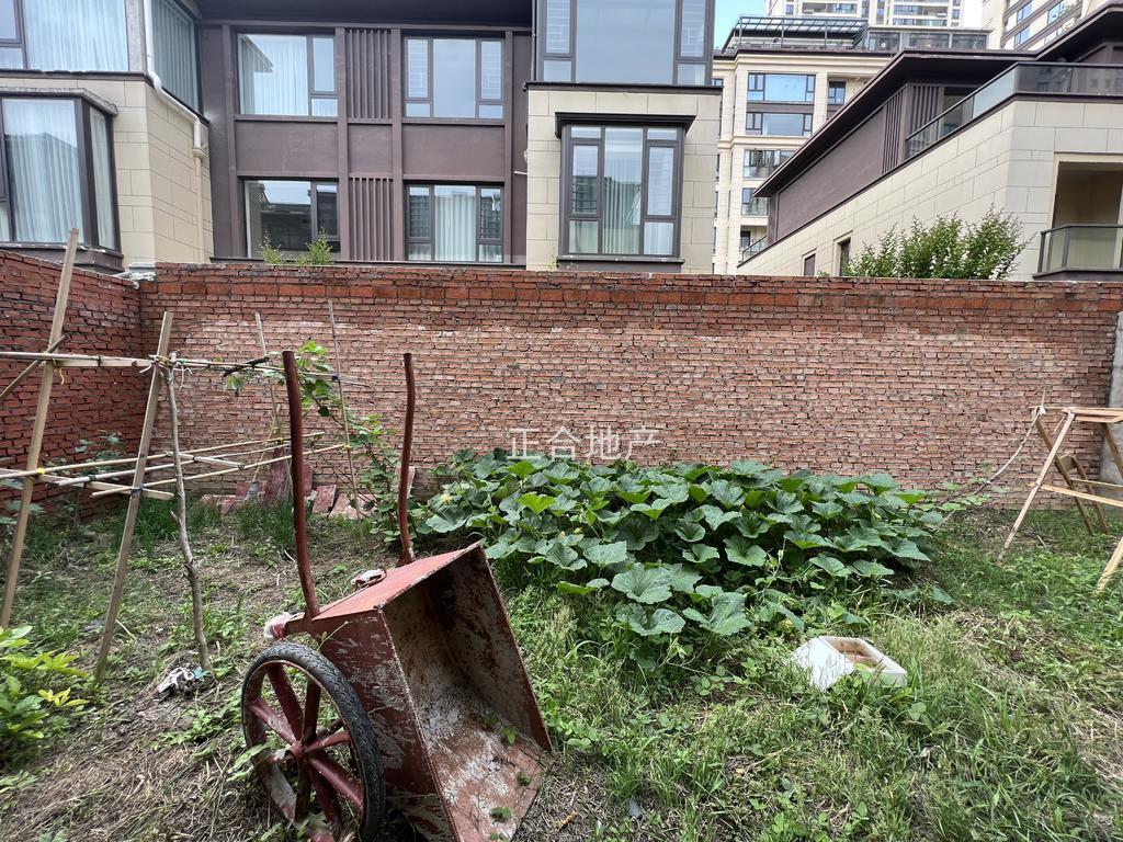 捡漏，边户，祥生观棠府别墅，一楼带大院，东边户，带两个车位，后有院子，阳光房，满二