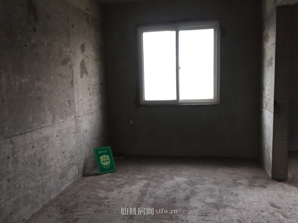 仙桃一中 翰林公馆 毛坯三房  户型方正  看房方便