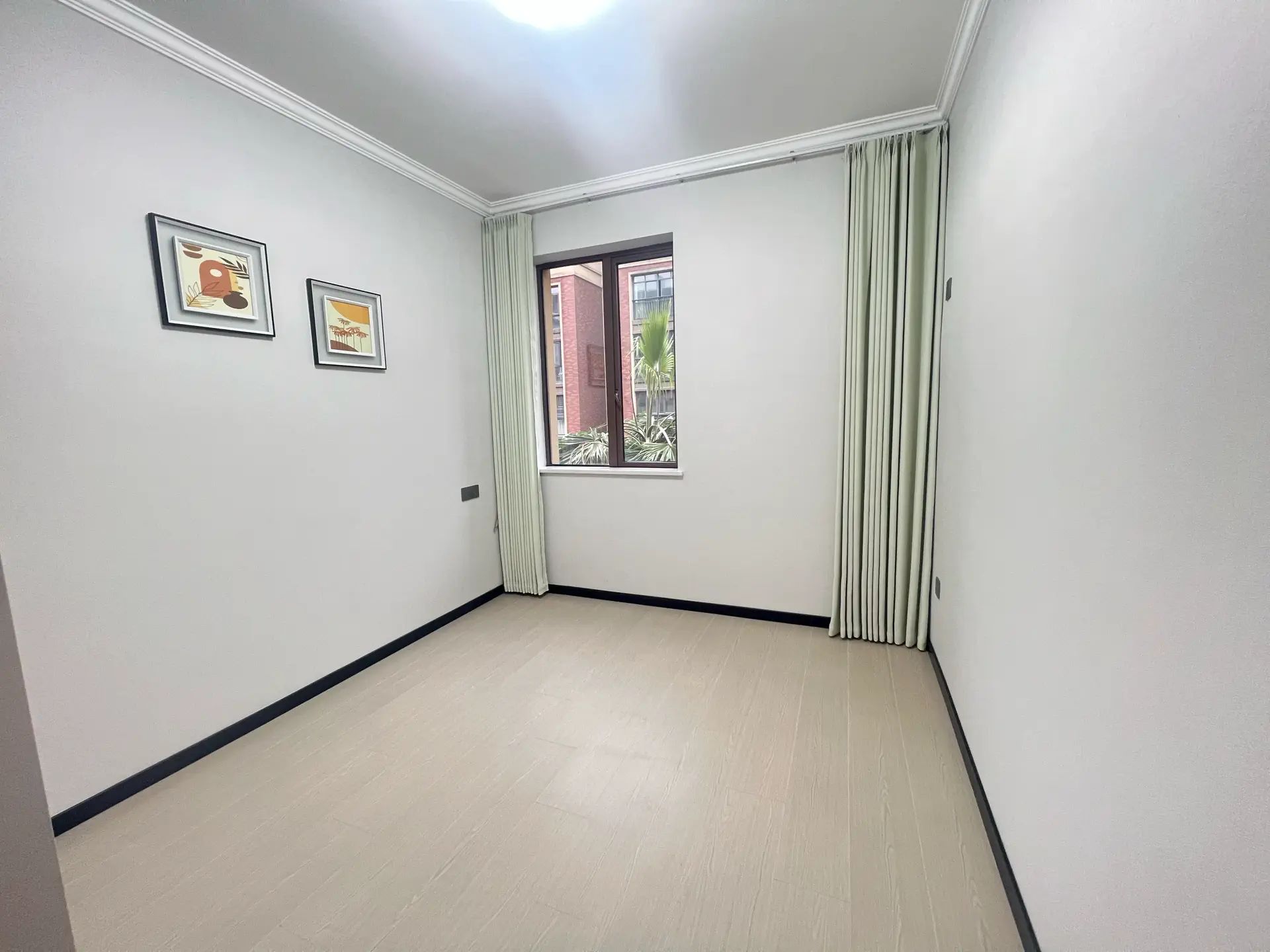 捡漏，绿地香格里拉，电梯小洋房，精装3室2厅2卫，好楼层，证满二