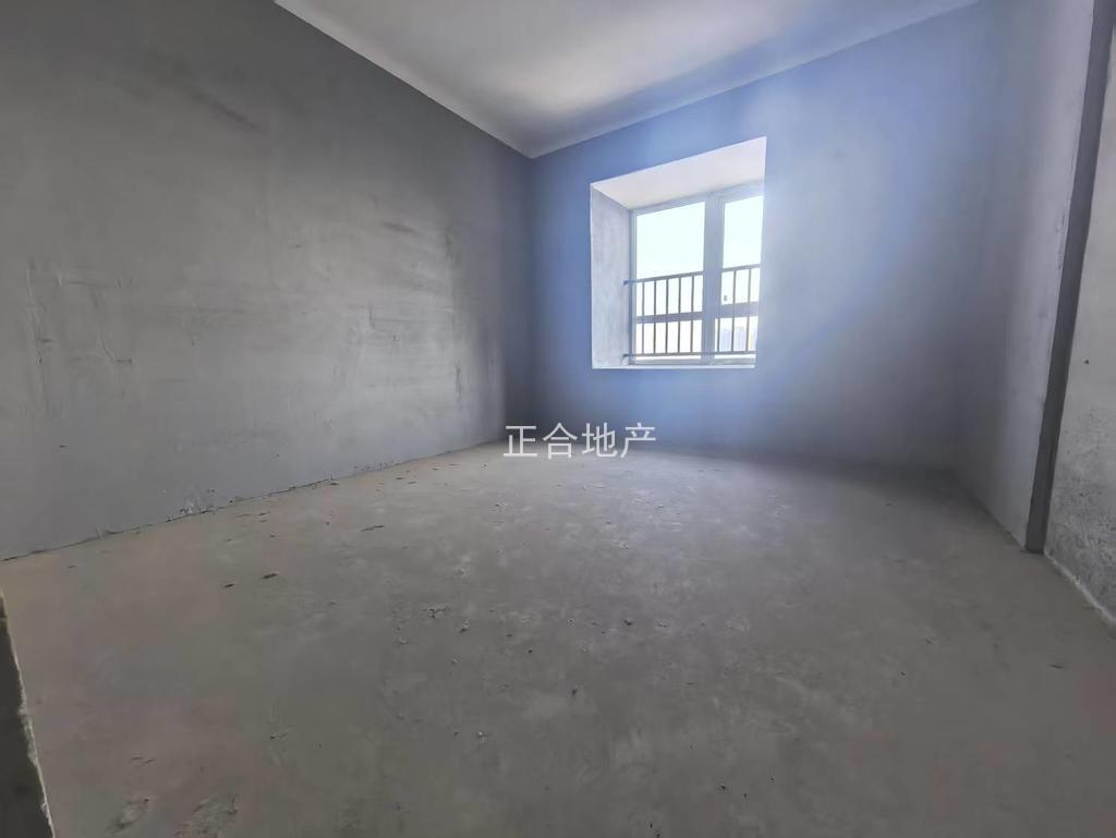 诚心出售，森林国际城，毛坯4室2厅2卫，电梯好楼层，证满二，采光视野好，