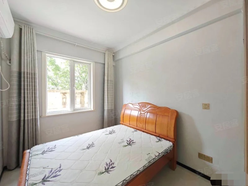 新二中旁，森林国际，电梯边户，装修成色新，带个露台，房东诚心出售！