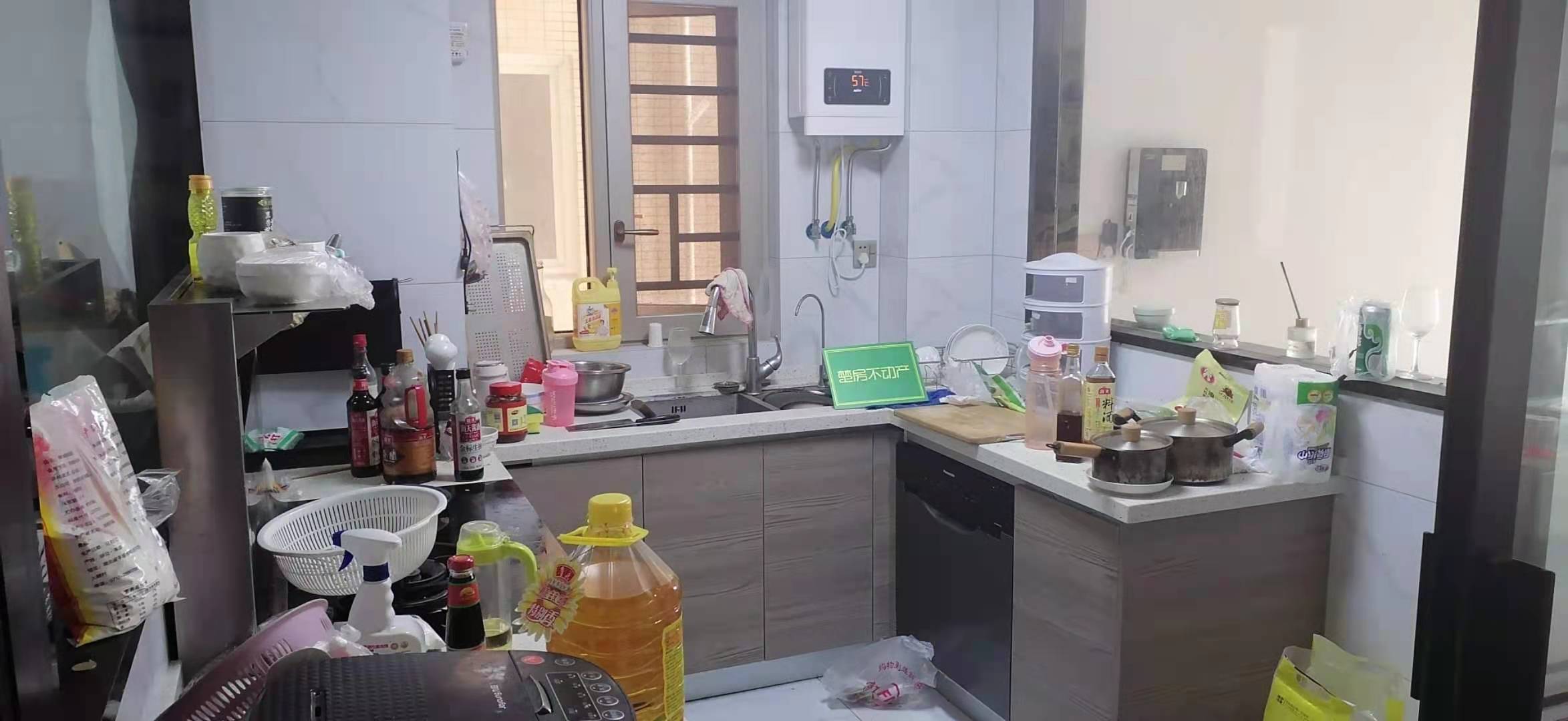 锦江国际精装电梯三房中高层诚心出售，看房方便