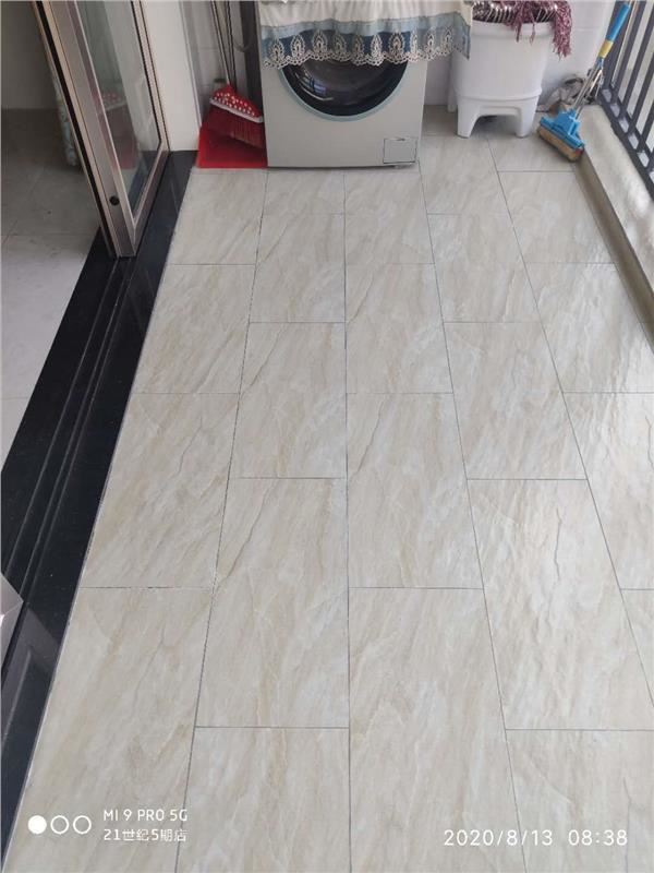 天诚缘精装小三房，全新装修未住，满五 可按揭电梯楼层好