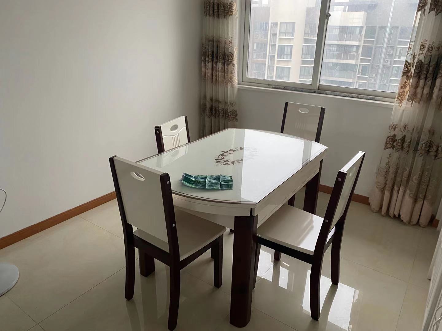 世纪雅园9成新精装四房视野采光好的冒的讲可贷款看房提前电话