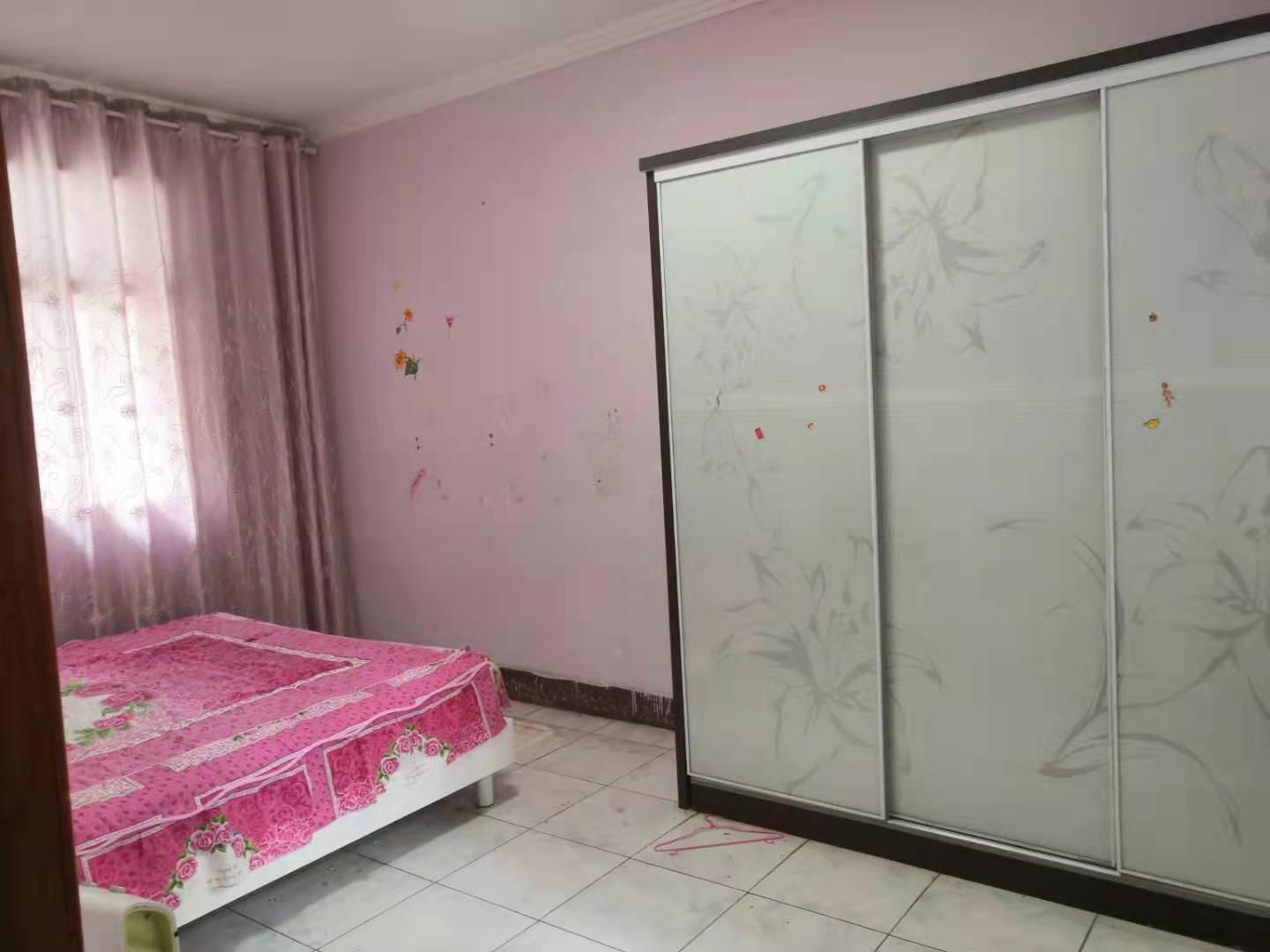 汉江 旁，纸机厂宿舍，125平，3室2厅1卫