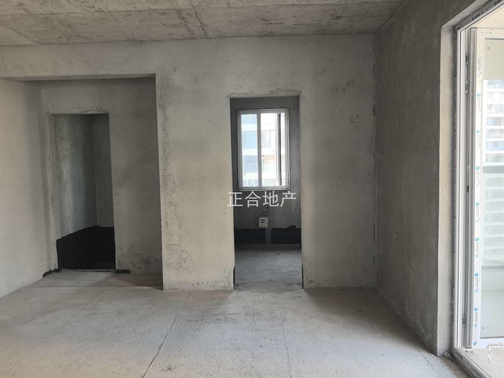 城南，蓝天花园，小高层，纯边户，好楼层12楼，带拐角大阳台，单价只要6400，一梯一户